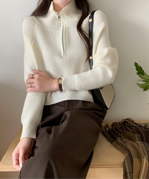 Maison Calme(メゾンカルム)の「ハーフジップニットプルオーバー スタンドカラー シンプルデザイン イチオシニット 長袖(ニット/セーター・レディース・レッド/ホワイト/ブラウン・M/L)」の21枚目の写真