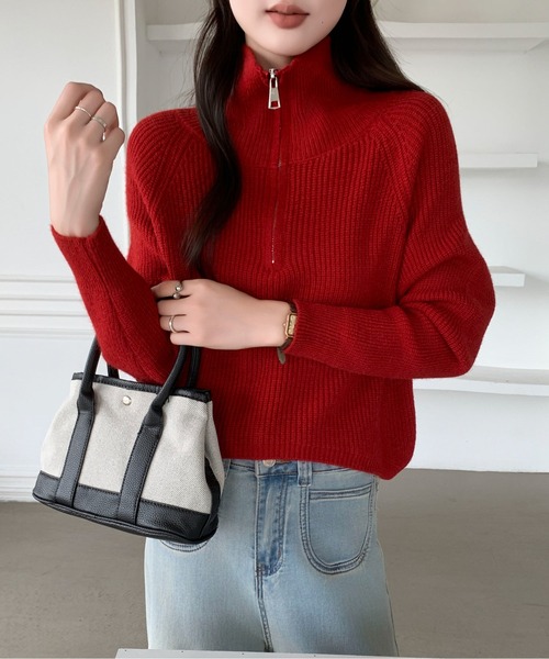 Maison Calme(メゾンカルム)の「ハーフジップニットプルオーバー スタンドカラー シンプルデザイン イチオシニット 長袖(ニット/セーター・レディース・レッド/ホワイト/ブラウン・M/L)」の4枚目の写真
