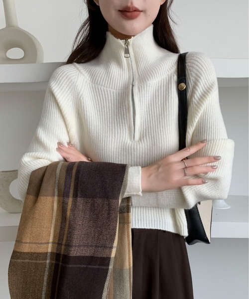 Maison Calme(メゾンカルム)の「ハーフジップニットプルオーバー スタンドカラー シンプルデザイン イチオシニット 長袖(ニット/セーター・レディース・レッド/ホワイト/ブラウン・M/L)」の5枚目の写真