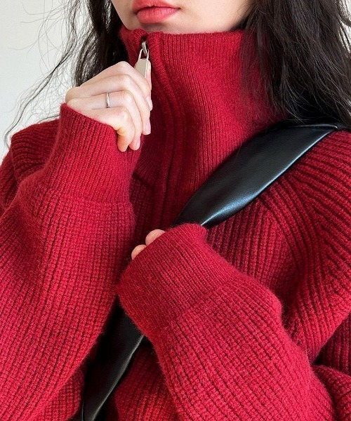 Maison Calme(メゾンカルム)の「ハーフジップニットプルオーバー スタンドカラー シンプルデザイン イチオシニット 長袖(ニット/セーター・レディース・レッド/ホワイト/ブラウン・M/L)」の6枚目の写真
