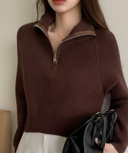 Maison Calme(メゾンカルム)の「ハーフジップニットプルオーバー スタンドカラー シンプルデザイン イチオシニット 長袖(ニット/セーター・レディース・レッド/ホワイト/ブラウン・M/L)」の8枚目の写真