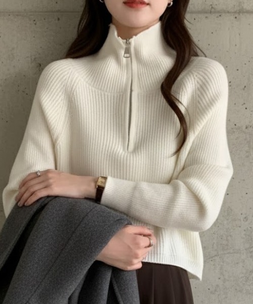 Maison Calme(メゾンカルム)の「ハーフジップニットプルオーバー スタンドカラー シンプルデザイン イチオシニット 長袖(ニット/セーター・レディース・レッド/ホワイト/ブラウン・M/L)」の17枚目の写真