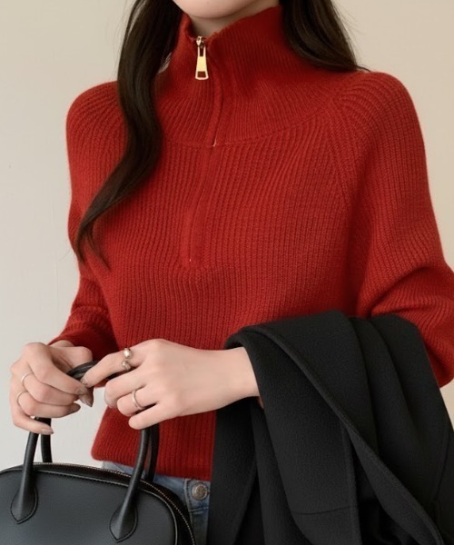 Maison Calme(メゾンカルム)の「ハーフジップニットプルオーバー スタンドカラー シンプルデザイン イチオシニット 長袖(ニット/セーター・レディース・レッド/ホワイト/ブラウン・M/L)」の15枚目の写真
