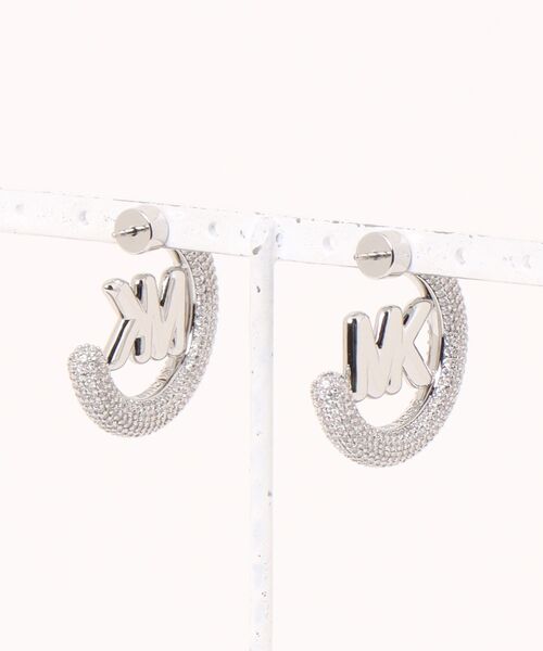 MICHAEL KORS(マイケルコース)の「マイケル・コース アクセサリー レディース ピアス シルバー MKJ8561040(ピアス(両耳用)・レディース・シルバー・FREE)」の5枚目の写真
