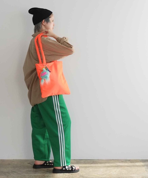 Cheek(チーク)の「neon monster tote(トートバッグ・レディース・イエロー/オレンジ/グリーン・FREE)」の3枚目の写真
