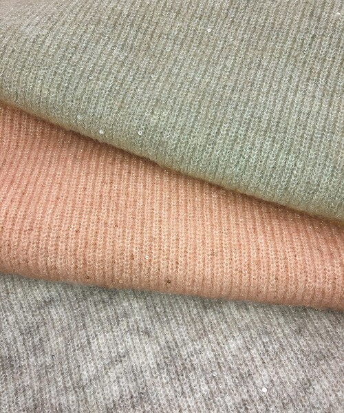23区 S(ニジュウサンクチイサイサイズ)の「モヘヤミックススパングル Vネック ニット(ニット/セーター・レディース・ライトグレー系/ライトグリーン系/ピンク系・32)」の10枚目の写真