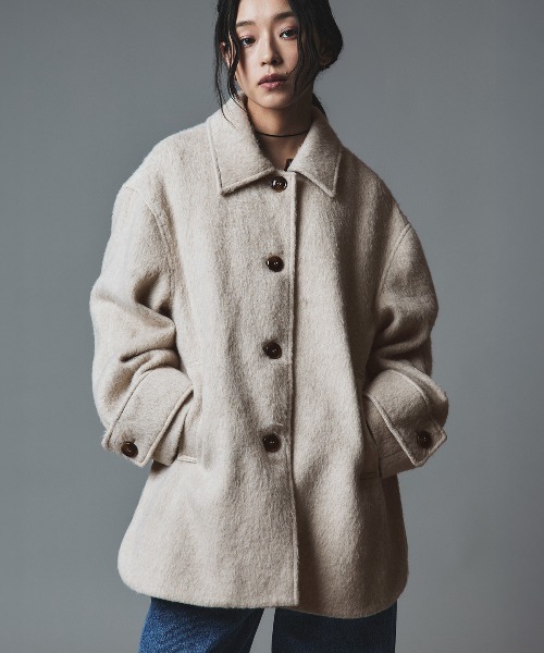 W:Huku(フーク)の「ウール シャギー ステンカラー コート / Wool Shaggy Soutien Collar Coat(ピーコート・レディース・ライトベージュ/ブラウン/チャコール/マスタード・FREE)」の5枚目の写真