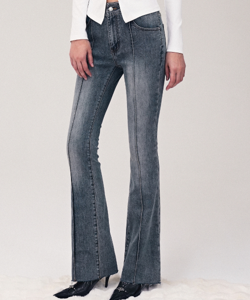 AVANDRESS(アバンドレス )の「Contour Fit Bootscut Pants BLACK(デニムパンツ・レディース・ブラック・SMALL/MEDIUM/LARGE)」の2枚目の写真