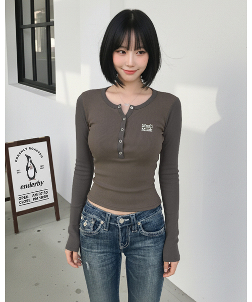 muahmuah（ムーアムーア）の「ヘンリーネック ステッチ ロングスリーブTシャツ [7色]（Tシャツ/カットソー・レディース・ブラック/ホワイト/ライトグレー/オートミール/ネイビー/チャコール/カーキ・FREE）」の15枚目の写真