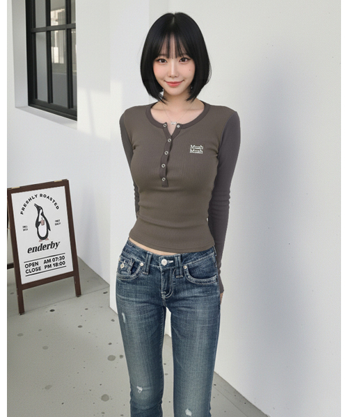 muahmuah（ムーアムーア）の「ヘンリーネック ステッチ ロングスリーブTシャツ [7色]（Tシャツ/カットソー・レディース・ブラック/ホワイト/ライトグレー/オートミール/ネイビー/チャコール/カーキ・FREE）」の16枚目の写真