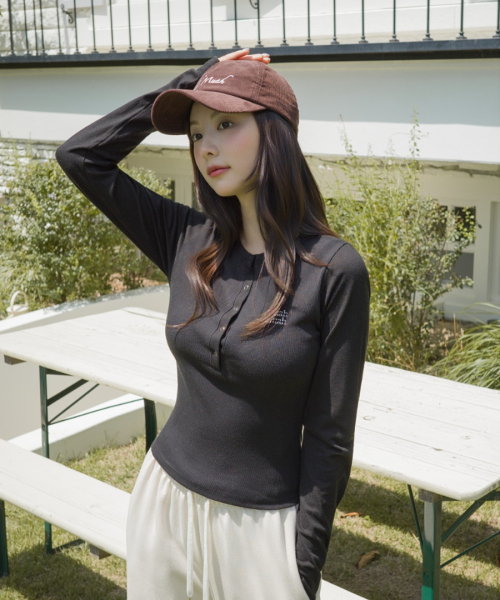muahmuah（ムーアムーア）の「ヘンリーネック ステッチ ロングスリーブTシャツ [7色]（Tシャツ/カットソー・レディース・ブラック/ホワイト/ライトグレー/オートミール/ネイビー/チャコール/カーキ・FREE）」の20枚目の写真