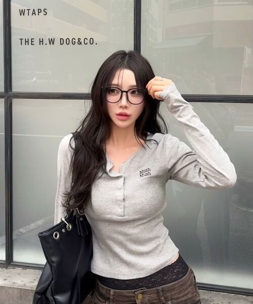muahmuah（ムーアムーア）の「ヘンリーネックステッチ長袖Tシャツ[7色]（Tシャツ/カットソー・レディース・ブラック/ホワイト/ライトグレー/オートミール/ネイビー/チャコール/カーキ・FREE）」の17枚目の写真