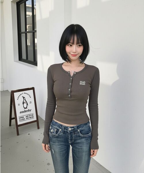 muahmuah（ムーアムーア）の「ヘンリーネックステッチ長袖Tシャツ[7色]（Tシャツ/カットソー・レディース・ブラック/ホワイト/ライトグレー/オートミール/ネイビー/チャコール/カーキ・FREE）」の18枚目の写真