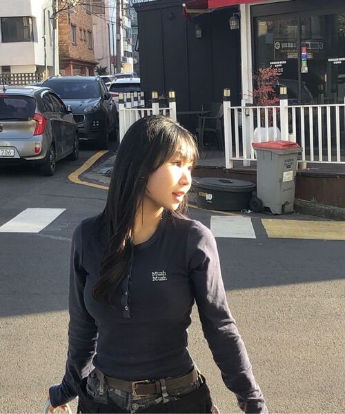 muahmuah（ムーアムーア）の「ヘンリーネックステッチ長袖Tシャツ[7色]（Tシャツ/カットソー・レディース・ブラック/ホワイト/ライトグレー/オートミール/ネイビー/チャコール/カーキ・FREE）」の20枚目の写真