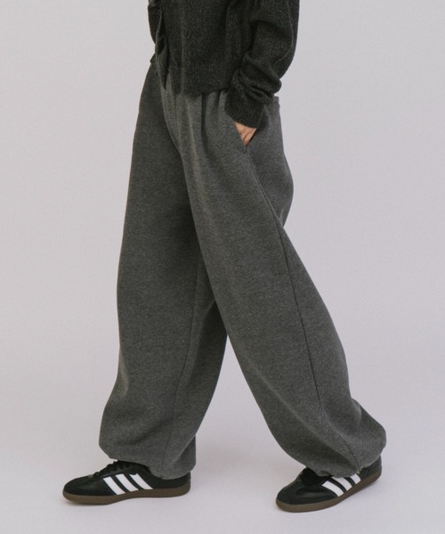 duei(デュイ)の「裏起毛ルーズスウェットパンツ(スウェットパンツ・レディース・チャコールグレー/アイボリー・FREE)」の4枚目の写真