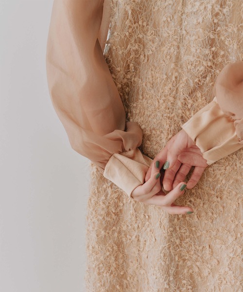 kaene(カエン)の「スパンコールヤーンドレス【結婚式 二次会 同窓会 成人式 パーティードレス】(ワンピース・レディース・ベージュ・S/M)」の5枚目の写真