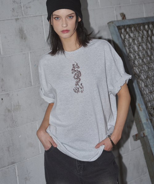 LEATHERY（レザリー）の「ドラッグオンオーバーサイズ半袖Tシャツ [ホワイトメランジ]（Tシャツ/カットソー・レディース・その他・LARGE/MEDIUM）」の2枚目の写真