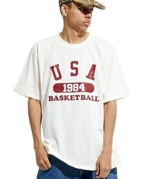 CREAM SODA LAB（クリームソーダラボ）の「ユエスエイバスケットボール 半袖Tシャツ アイボリー バーガンディ（Tシャツ/カットソー）」