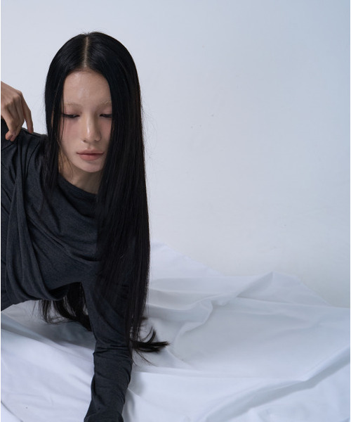 ZIZEMUSEUM（ジゼミュージアム）の「TWIST DRAPE LONG SLEEVE TOP (MELANGE BLACK)（Tシャツ/カットソー・レディース・その他・OS）」の7枚目の写真