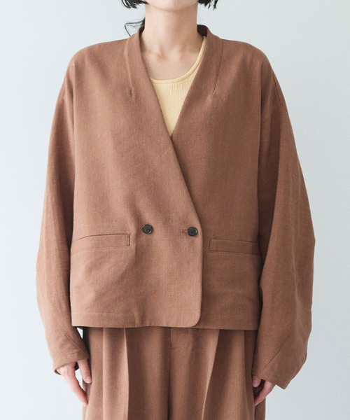 yuni(ユニ )の「Linen/Polyester double cocoon short ジャケット(ノーカラージャケット・レディース・ブラウン・FREE)」の7枚目の写真