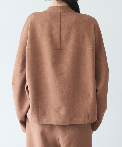 yuni(ユニ )の「Linen/Polyester double cocoon short ジャケット(ノーカラージャケット・レディース・ブラウン・FREE)」の9枚目の写真