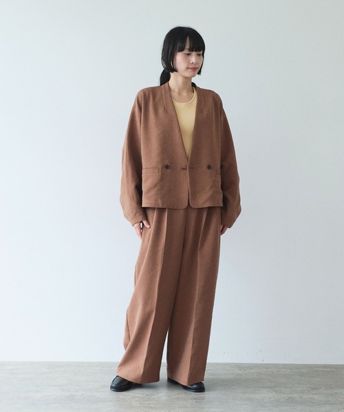 yuni(ユニ )の「Linen/Polyester double cocoon short ジャケット(ノーカラージャケット・レディース・ブラウン・FREE)」の2枚目の写真