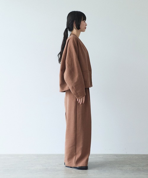 yuni(ユニ )の「Linen/Polyester double cocoon short ジャケット(ノーカラージャケット・レディース・ブラウン・FREE)」の4枚目の写真