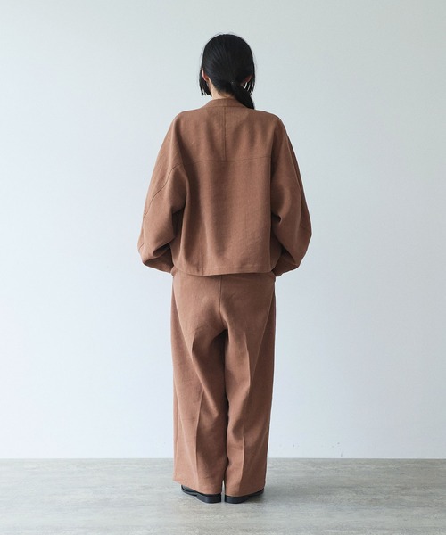 yuni(ユニ )の「Linen/Polyester double cocoon short ジャケット(ノーカラージャケット・レディース・ブラウン・FREE)」の5枚目の写真