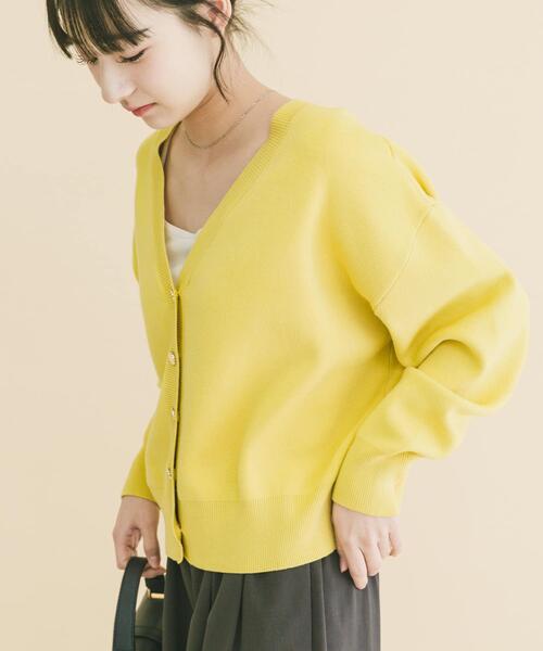 ITEMS URBANRESEARCH（アイテムズ アーバンリサーチ）の「『イージーケア』スウェットライクVネックカーディガン（ニット/セーター・レディース・ネイビー/パープル系その他/オフホワイト/イエロー系その他・FREE）」の4枚目の写真