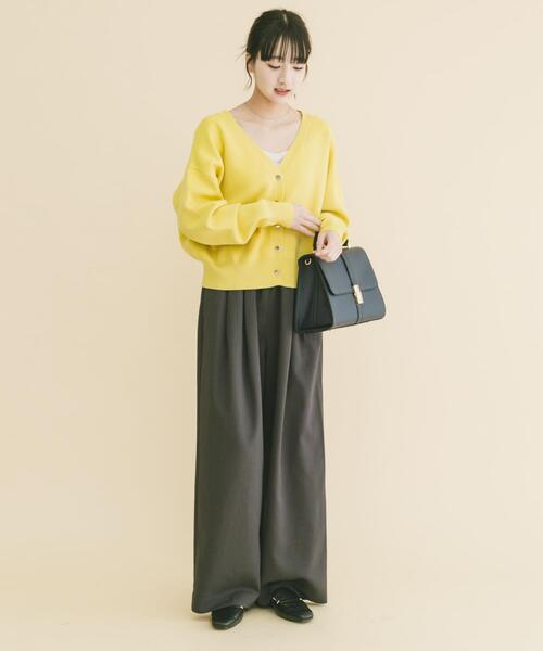 ITEMS URBANRESEARCH（アイテムズ アーバンリサーチ）の「『イージーケア』スウェットライクVネックカーディガン(楽着シリーズ)（ニット/セーター・レディース・ネイビー/パープル系その他/オフホワイト/イエロー系その他・FREE）」の5枚目の写真