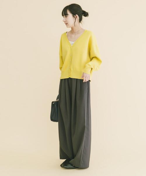 ITEMS URBANRESEARCH（アイテムズ アーバンリサーチ）の「『イージーケア』スウェットライクVネックカーディガン(楽着シリーズ)（ニット/セーター・レディース・ネイビー/パープル系その他/オフホワイト/イエロー系その他・FREE）」の6枚目の写真