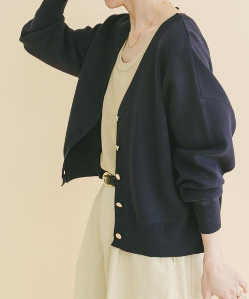 ITEMS URBANRESEARCH（アイテムズ アーバンリサーチ）の「『イージーケア』スウェットライクVネックカーディガン（ニット/セーター・レディース・ネイビー/パープル系その他/オフホワイト/イエロー系その他・FREE）」の14枚目の写真