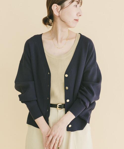 ITEMS URBANRESEARCH（アイテムズ アーバンリサーチ）の「『イージーケア』スウェットライクVネックカーディガン（ニット/セーター・レディース・ネイビー/パープル系その他/オフホワイト/イエロー系その他・FREE）」の12枚目の写真