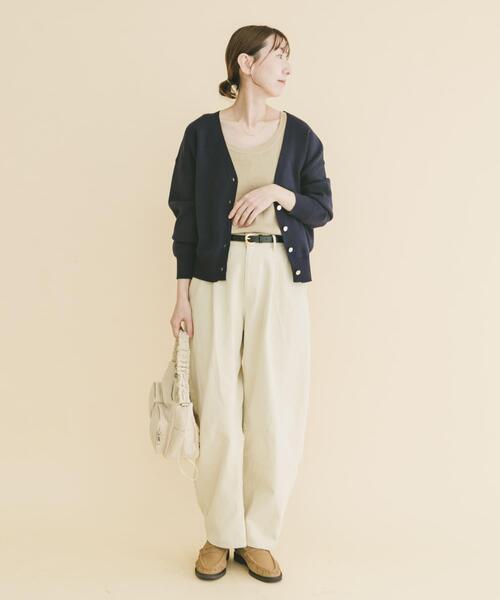 ITEMS URBANRESEARCH（アイテムズ アーバンリサーチ）の「『イージーケア』スウェットライクVネックカーディガン（ニット/セーター・レディース・ネイビー/パープル系その他/オフホワイト/イエロー系その他・FREE）」の11枚目の写真