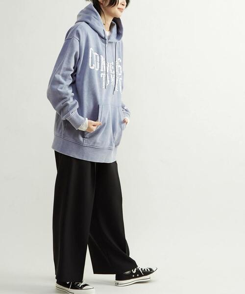 CONVERSE TOKYO(コンバーストウキョウ)の「LOGO PRINT HOTFIX HOODIE(パーカー・レディース・ブラック/グレー/サックスブルー・SMALL/MEDIUM)」の6枚目の写真