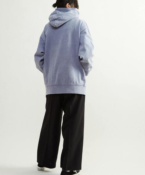 CONVERSE TOKYO(コンバーストウキョウ)の「LOGO PRINT HOTFIX HOODIE(パーカー・レディース・ブラック/グレー/サックスブルー・SMALL/MEDIUM)」の7枚目の写真