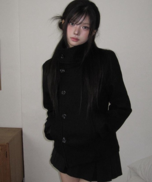 semplice（センプリチェ）の「スタンドカラーのシングルバックルの黒いウールのコート（その他アウター・レディース・ブラック・F）」の5枚目の写真