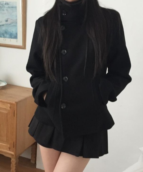 semplice（センプリチェ）の「スタンドカラーのシングルバックルの黒いウールのコート（その他アウター・レディース・ブラック・F）」の9枚目の写真