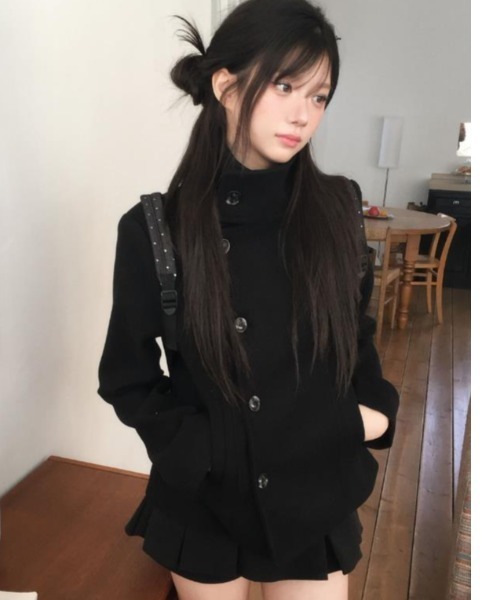 semplice（センプリチェ）の「スタンドカラーのシングルバックルの黒いウールのコート（その他アウター・レディース・ブラック・F）」の4枚目の写真