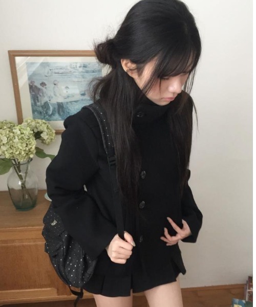 semplice（センプリチェ）の「スタンドカラーのシングルバックルの黒いウールのコート（その他アウター・レディース・ブラック・F）」の3枚目の写真