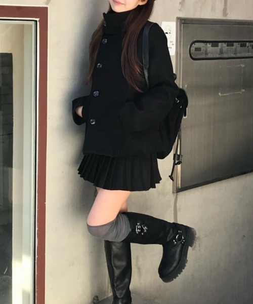 semplice（センプリチェ）の「スタンドカラーのシングルバックルの黒いウールのコート（その他アウター・レディース・ブラック/ライトグレー・F）」の7枚目の写真