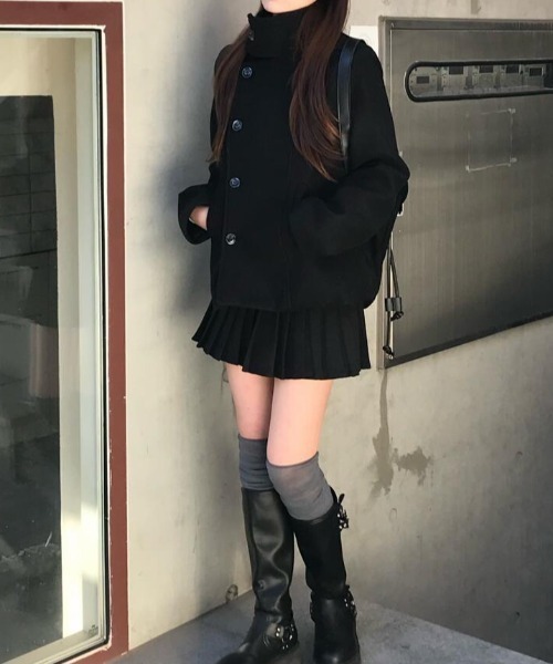 semplice（センプリチェ）の「スタンドカラーのシングルバックルの黒いウールのコート（その他アウター・レディース・ブラック/ライトグレー・F）」の10枚目の写真