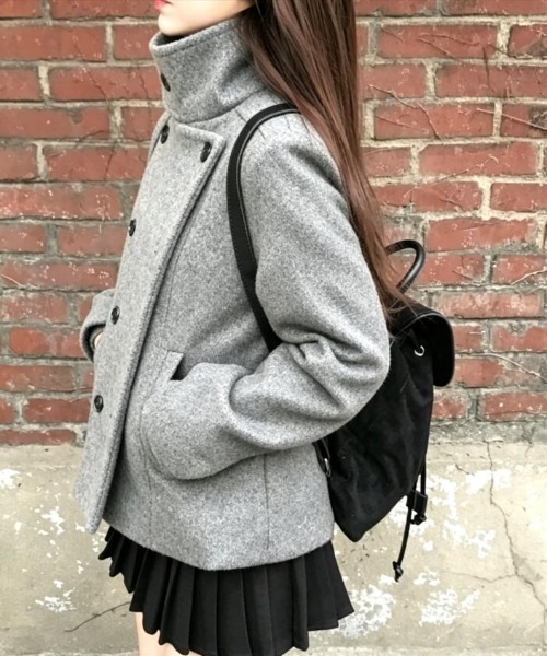 semplice（センプリチェ）の「スタンドカラーのシングルバックルの黒いウールのコート（その他アウター・レディース・ブラック/ライトグレー・F）」の15枚目の写真