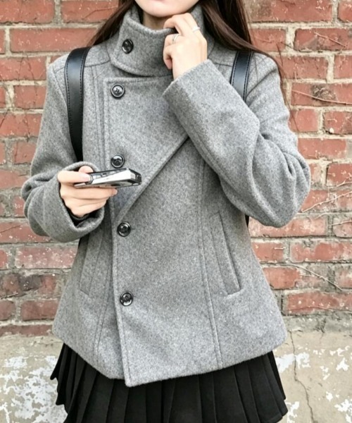 semplice（センプリチェ）の「スタンドカラーのシングルバックルの黒いウールのコート（その他アウター・レディース・ブラック/ライトグレー・F）」の16枚目の写真