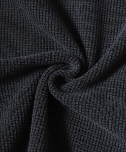 SITRY（シトリー）の「2026AW Cross Logo Embroidery Thermal/ヴィンテージライク ピグメント加工 クロスロゴ ワンポイント刺繍 サーマル ワッフル ヘンリーネック ロンT 長袖Tシャツ（Tシャツ/カットソー・メンズ・チャコール/レッド/ブラック・L/M）」の17枚目の写真