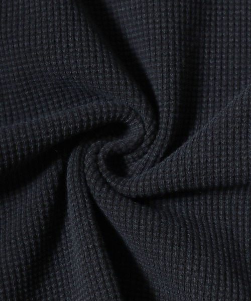 SITRY（シトリー）の「2026AW Cross Logo Embroidery Thermal/ヴィンテージライク ピグメント加工 クロスロゴ ワンポイント刺繍 サーマル ワッフル ヘンリーネック ロンT 長袖Tシャツ（Tシャツ/カットソー・メンズ・チャコール/レッド/ブラック・L/M）」の16枚目の写真