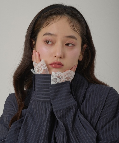 MUHET(ミュエータ)の「multiway ribbon tie lace shirt / マルチウェイレース付きリボンシャツ(シャツ/ブラウス・レディース・ベージュ/ネイビー/ピンク/ライトブルー・FREE)」の9枚目の写真