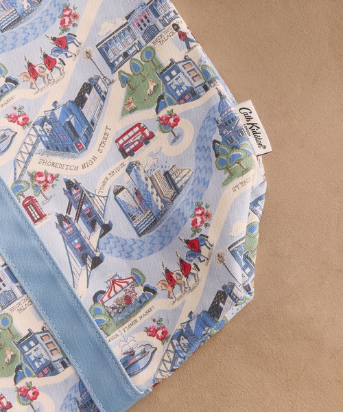 Cath Kidston(キャスキッドソン)の「イーストウエスト トートバッグ London Town(トートバッグ・レディース・ブルー・FREE)」の2枚目の写真