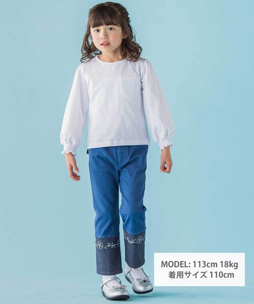 BeBe Petits Pois Vert（ベベプチポワヴェール）の「【店舗限定】配色刺しゅう切り替えストレッチデニムパンツ（デニムパンツ・キッズ・グレー系その他/ブルー系その他・100cm/130cm/140cm/120cm/150cm/110cm）」の3枚目の写真