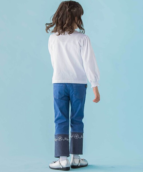 BeBe Petits Pois Vert（ベベプチポワヴェール）の「【店舗限定】配色刺しゅう切り替えストレッチデニムパンツ（デニムパンツ・キッズ・グレー系その他/ブルー系その他・100cm/130cm/140cm/120cm/150cm/110cm）」の4枚目の写真